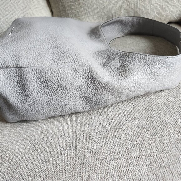 MICHAEL KORS LENA large pebble leather hobo lined light grey - Picture 12 of 15